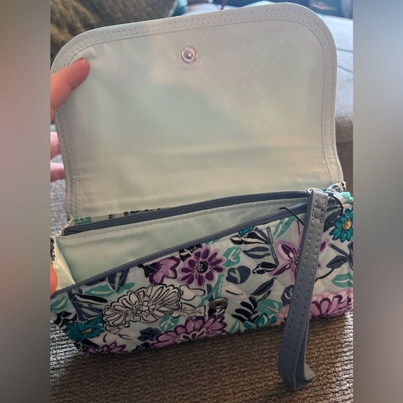 Vera Bradley wristlet! BNWT Penelope’s Garden - Picture 2 of 5